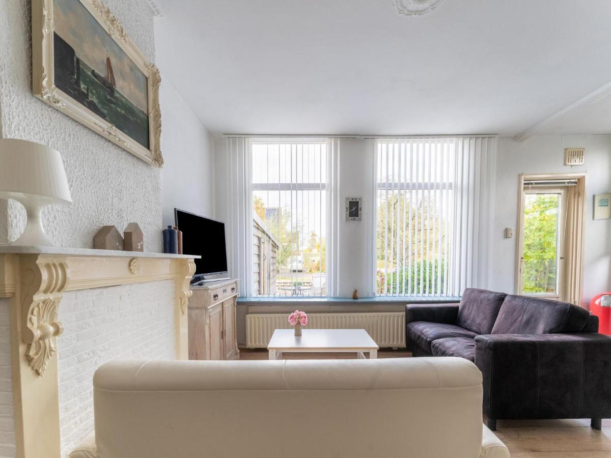 Modern Holiday Home In Heeg With Garden Exteriör bild